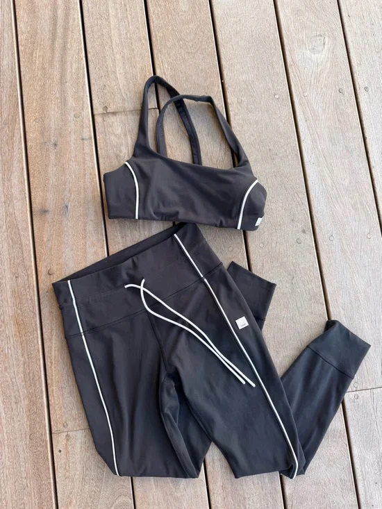 Vuori SET of Daily Piped Bra & Legging in Black - Picture 3 of 7